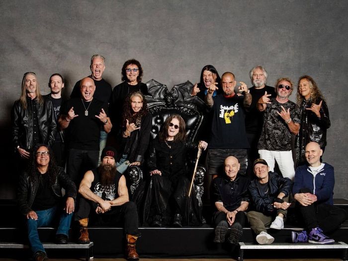 Đông đảo siêu sao xuất hiện trong hòa nhạc cuối cùng của Ozzy Osbourne (ngồi ghế)
