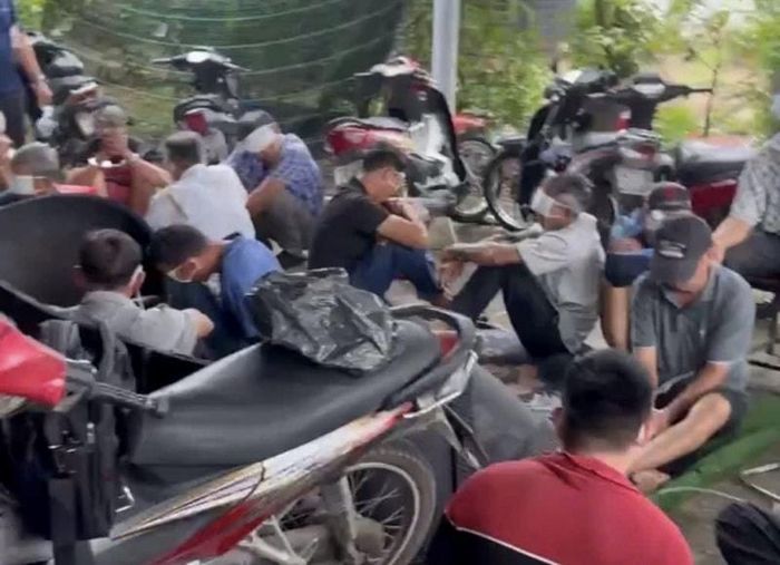 Công an tỉnh Tây Ninh thu giữ tại chỗ 47 xe máy, 49 ĐTDĐ và gần 215 triệu đồng.