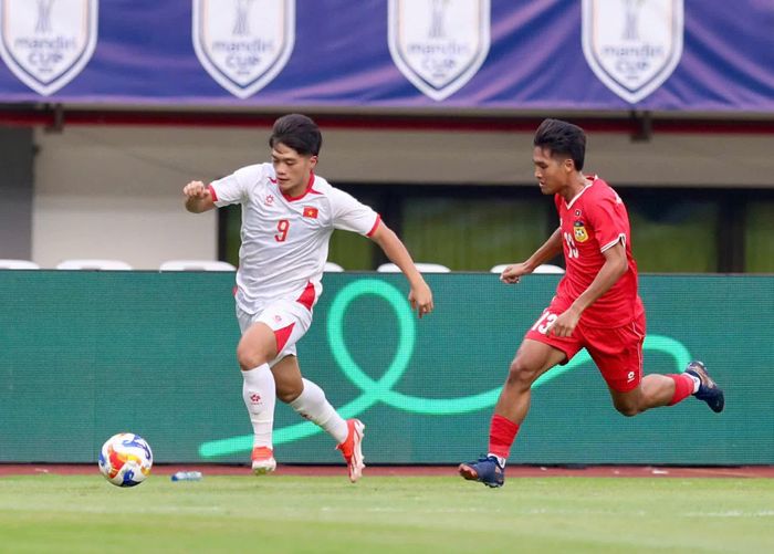 Tiền đạo chủ lực của U.23 Việt Nam Quốc Việt vẫn chưa thể “mở tài khoản” cho riêng mình.