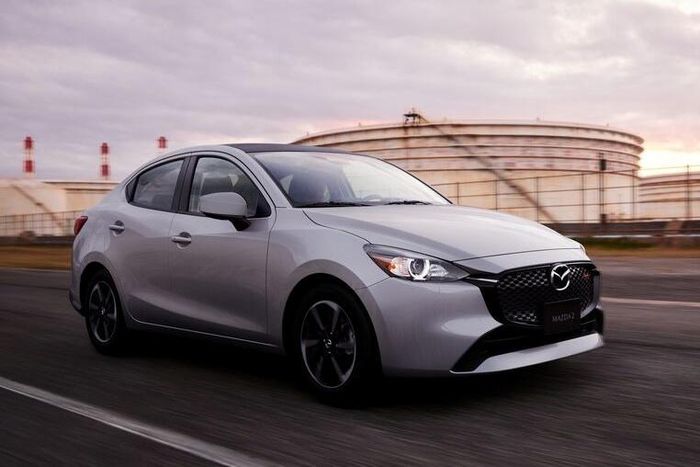  Mazda2 có giá ưu đãi 403 triệu đồng được cho là lựa chọn hấp dẫn hơn so với Kia Morning hay Toyota Wigo. Ảnh: Thaco. 
