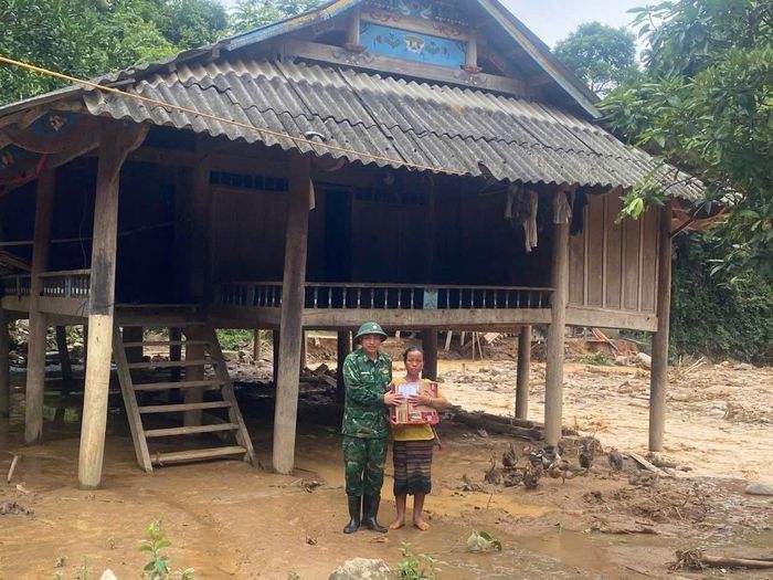 Video: Gian nan nối lại nhịp sống vùng lũ, có bàn tay của những chiến sĩ Biên phòng.