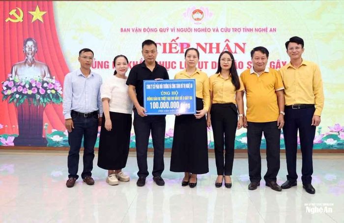 Ủy ban MTTQ Việt Nam tỉnh Nghệ An đã tiếp nhận sự ủng hộ từ các cơ quan, đơn vị, doanh nghiệp và nhân dân trong và ngoài tỉnh. Ảnh: Thanh Quỳnh