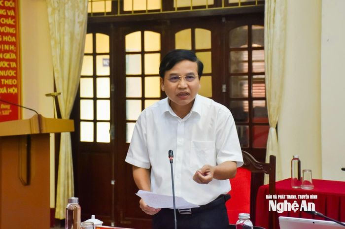 Phó Chủ tịch HĐND tỉnh Nguyễn Như Khôi phát biểu góp ý vào dự thảo báo cáo chính trị của các xã. Ảnh: Thanh Lê