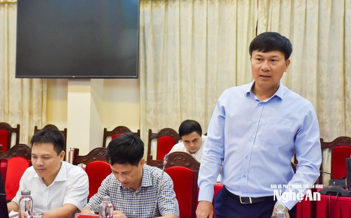Đồng chí Hồ Bá Thái - Phó Giám đốc Sở Xây dựng phát biểu tại hội nghị. Ảnh: Thanh Lê