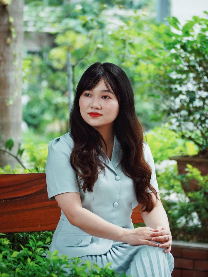 Thạc sĩ tâm lý học Lê Phương Thúy: “Khi cha mẹ quá sợ con thất bại hoặc đau buồn mà làm thay con tất cả, họ đang vô tình cướp mất cơ hội trưởng thành của con”.