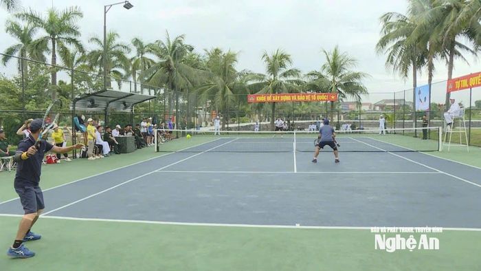 Bộ môn quần vợt cũng được đưa vào nội dung thi đấu trong Hội thao lần này. Ảnh: Nguyễn Nam