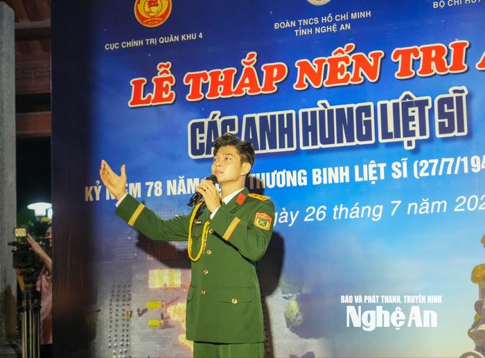 Một tiết mục văn nghệ tại buổi lễ. Ảnh: Minh Quân