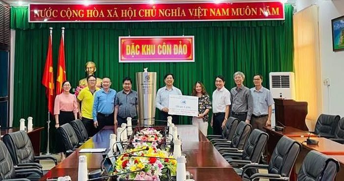 Đ/c Phạm Tiến Đạt, Hiệu trưởng đại diện lãnh đạo UFM phát biểu tại buổi làm việc với lãnh đạo Đặc khu Côn Đảo