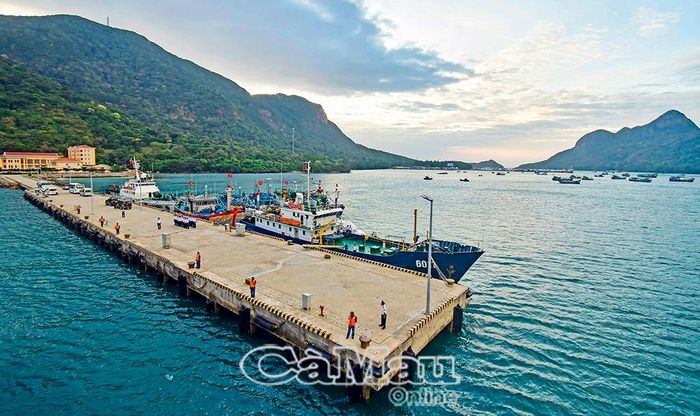 Phát huy lợi thế và tiềm năng, kinh tế - xã hội Côn Ðảo đang trên đà phát triển mạnh, “địa ngục trần gian” ngày nào đang vươn mình trở thành hòn ngọc xanh giữa biển khơi.