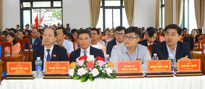 Các đồng chí nguyên lãnh đạo Huyện ủy Bảo Lâm và tổ công tác tham dự Đại hội