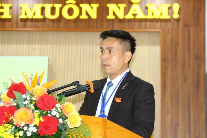 Phó Bí thư, Chủ tịch UBND xã Bảo Lâm 4 Nguyễn Văn Tám trình bày báo cáo kiểm điểm của Ban Chấp hành