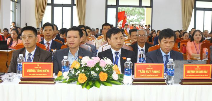 Đại diện lãnh đạo các ban Đảng dự Đại hội