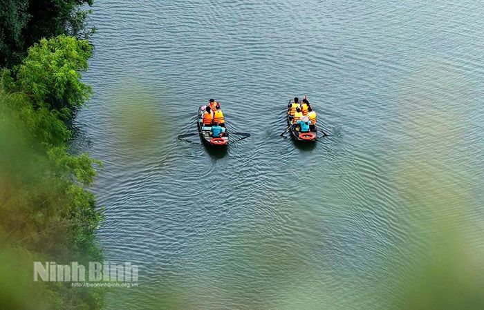 Sắc xanh huyền diệu ở Tràng An. Ảnh: Ngọc Linh
