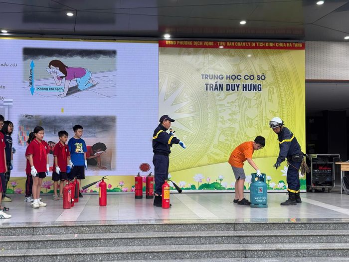  Thông qua các tình huống giả định và phần thực hành, các em học sinh được rèn luyện kỹ năng ứng phó linh hoạt, nâng cao ý thức chủ động phòng ngừa cháy nổ, không hoảng loạn trong tình huống khẩn cấp. 