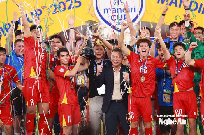 Chiến thắng này không chỉ khẳng định vị thế số 1 của U23 Việt Nam tại khu vực Đông Nam Á, mà còn tiếp tục truyền cảm hứng và niềm tự hào đến người hâm mộ cả nước. Ảnh: Hải Hoàng