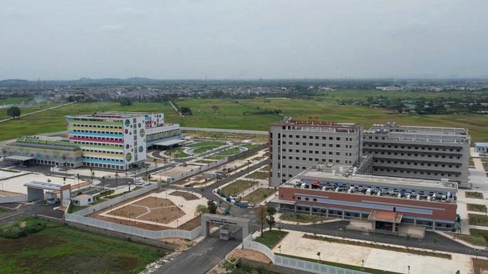 Bệnh viện Phụ sản TW và Bệnh viện Nhi khu vực 2 được xây dựng trên địa bàn xã Kiều Phú đã đi vào hoạt động tạo thuận lợi chăm sóc sức khỏe cho Nhân dân.