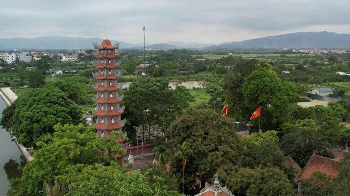 Tháp chuông chùa Đống Ông – thôn Văn Quang yên bình giữa làng quê Kiều Phú