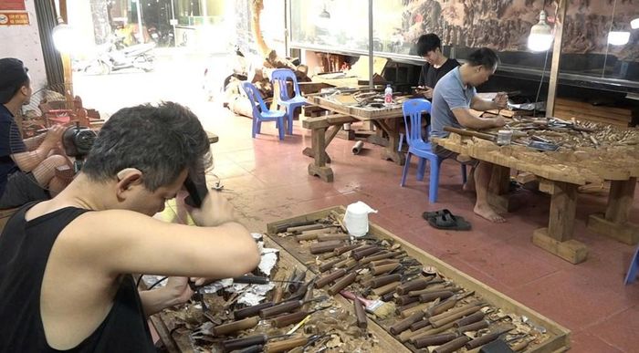 Nghề làm gỗ Ngọc Than xã Kiều Phú được lưu truyền, phát triển thành một cơ sở sản xuất đồ gỗ có uy tín cả nước, tạo việc làm ổn định có nguồn thu nhập khá cho người lao động