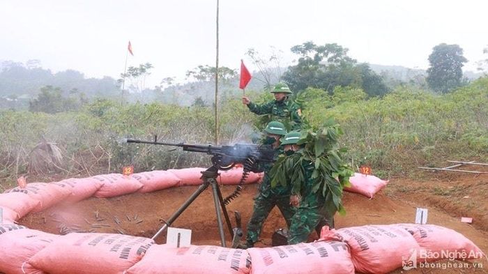 Khẩu đội súng máy phòng không 12,7mm nổ súng tiêu diệt các mục tiêu giả định trong diễn tập thực binh Đồn Biên phòng phối hợp với lực lượng Dân quân đánh địch xâm nhập biên giới. Ảnh tư liệu: Trọng Kiên