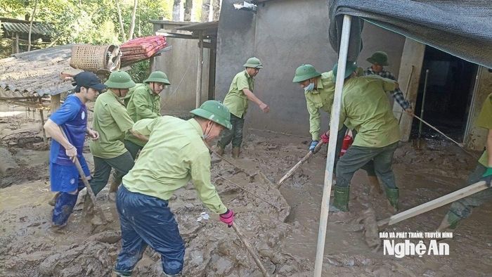 Sau khi anh Đông gặp nạn, các đồng nghiệp còn lại tiếp tục hành trình vào xã Mỹ Lý làm nhiệm vụ. Ảnh: P.V