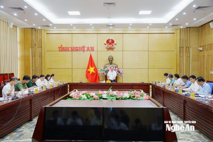 Đồng chí Bùi Thanh An - Ủy viên Ban Thường vụ Tỉnh ủy, Phó Chủ tịch Thường trực UBND tỉnh, Tổ trưởng Tổ công tác số 10 chủ trì Hội nghị duyệt Đại hội đảng bộ các xã: Tri Lễ, Thông Thụ, Mường Quàng. Ảnh: T.L