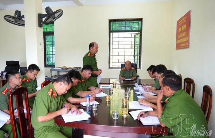 Công an xã Sín Thầu báo cáo lãnh đạo Công an tỉnh tình hình bảo đảm ANTT ở cơ sở sau khi chính quyền địa phương 2 cấp vận hành.