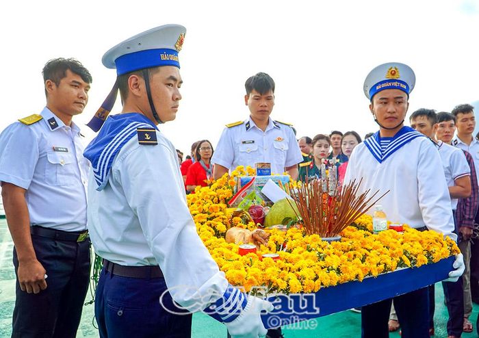 Trang trọng Lễ tưởng niệm, tri ân 64 anh hùng, liệt sĩ hy sinh trong trận hải chiến Gạc Ma ngày 14/3/1988.