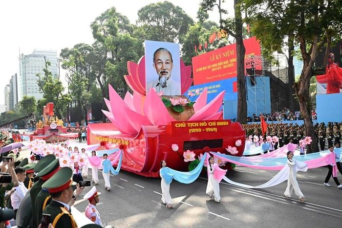 Sau đại lễ 30.4 vừa qua, nhiều người dân rất mong chờ để được tham dự lễ kỷ niệm và lễ diễu binh, diễu hành hướng tới kỷ niệm 80 năm Cách mạng Tháng Tám và Quốc khánh 2.9