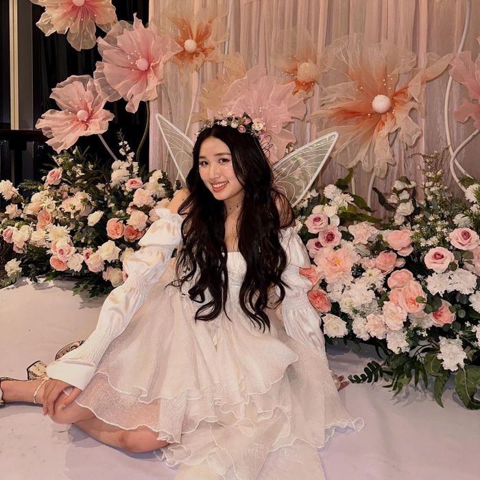  Hồi tháng 5, Jenny Huỳnh được xướng tên trong danh sách 30 Under 30 Asia năm 2025 - bảng xếp hạng tôn vinh 30 cá nhân dưới 30 tuổi đến từ khắp châu lục của tạp chí Forbes. Nữ sinh viên năm nhất ngành Symbolic Systems tại Đại học Stanford (Mỹ) được xếp ở hạng mục Social Media, Marketing &amp; Advertising (Mạng xã hội, Tiếp thị và Quảng cáo). Đơn vị xếp hạng mô tả Jenny Huỳnh là một trong những vlogger nổi bật của Việt Nam, sở hữu hơn 15 triệu người theo dõi trên các nền tảng trực tuyến. 