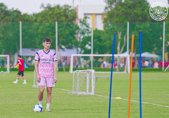 Brandon Ly cũng là cái tên được CĐV chờ đợi. Ảnh: CAHNFC