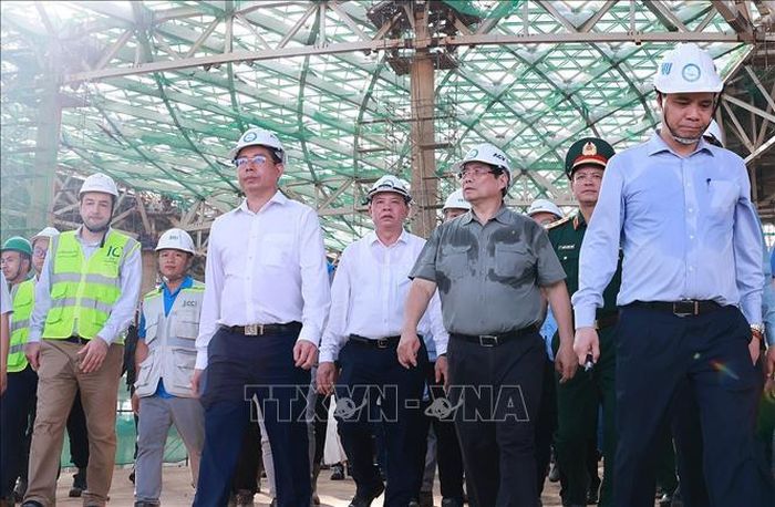 Thủ tướng Phạm Minh Chính kiểm tra tiến độ thi công Dự án Cảng hàng không quốc tế Long Thành. Ảnh: Dương Giang/TTXVN