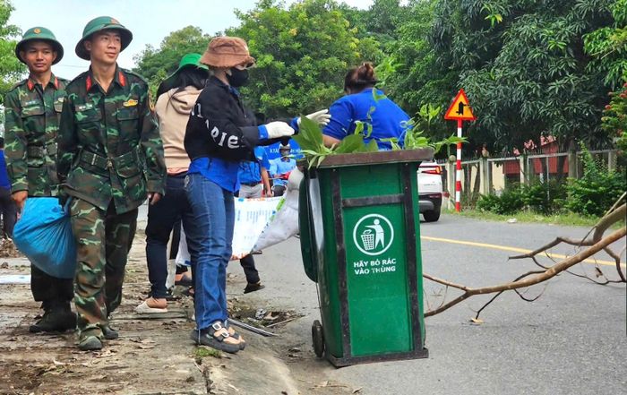Người lính Đại đội 6 chung tay vì môi trường nơi biên cương.