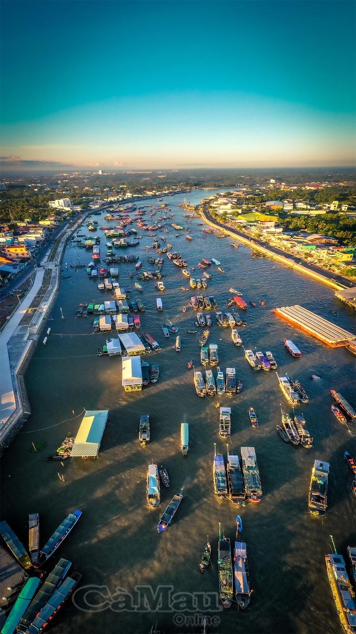 Nhộn nhịp chợ nổi Cái Răng.
