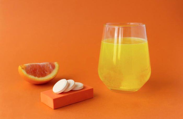Sử dụng viên sủi vitamin C giúp dễ kiểm soát liều lượng bổ sung mỗi ngày, tuy nhiên không phải lúc nào cơ thể cũng cần bổ sung thêm.