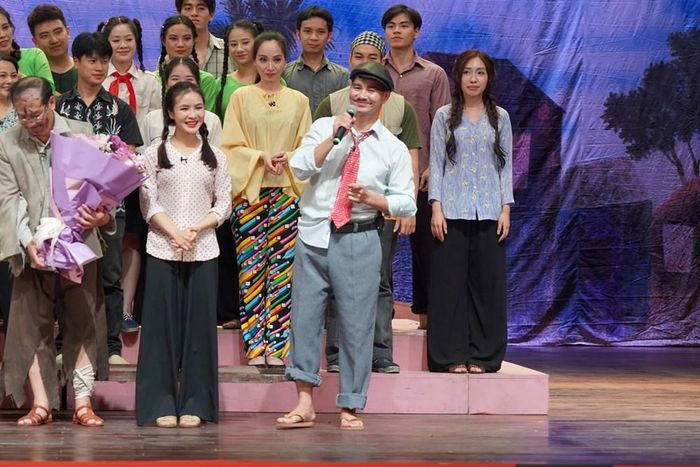 NSND Xuân Bắc xúc động trước tình cảm nồng nhiệt mà khán giả dành cho vở diễn
