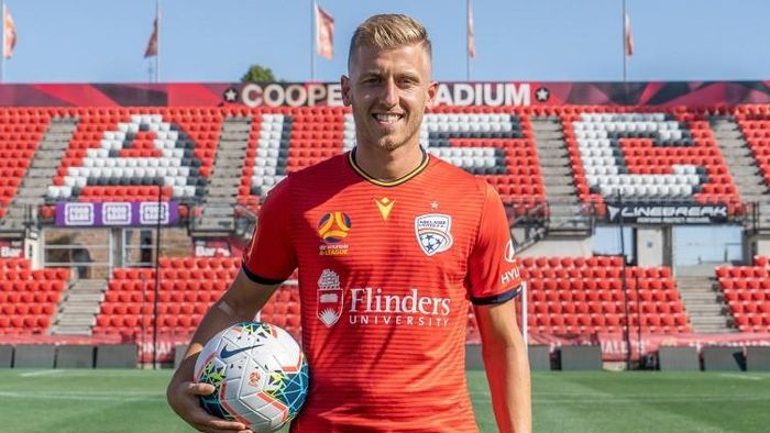 Stefan Mauk trong màu áo CLB Adelaide United