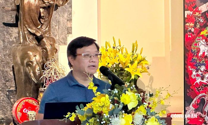 Họa sĩ, giám tuyển Nguyễn Thế Sơn (giảng viên của Trường Khoa học liên ngành và Nghệ thuật, Đại học Quốc gia Hà Nội) cho rằng, các yếu tố nghệ thuật thị giác hiện hữu trong không gian phường Cửa Nam đang bị lãng quên hoặc chưa được khai thác đúng mức...