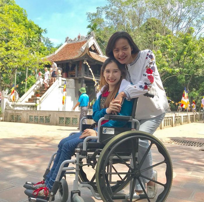 Hiền Hạnh bị liệt hai chân sau một tai nạn vào năm 3 tuổi.