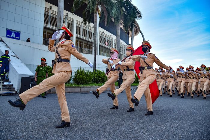 Khối các nữ sỹ quan Cảnh sát giao thông CATP Hà Nội. Hàng ngày cả sáng và chiều tất cả các khối đều phải tập luyện nghiêm túc
