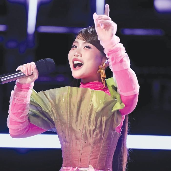 Phương Mỹ Chi biểu diễn ca khúc “Bóng phù hoa” xuất sắc vượt qua tứ kết và tiến vào vòng tiếp theo của Sing! Asia 2025.
