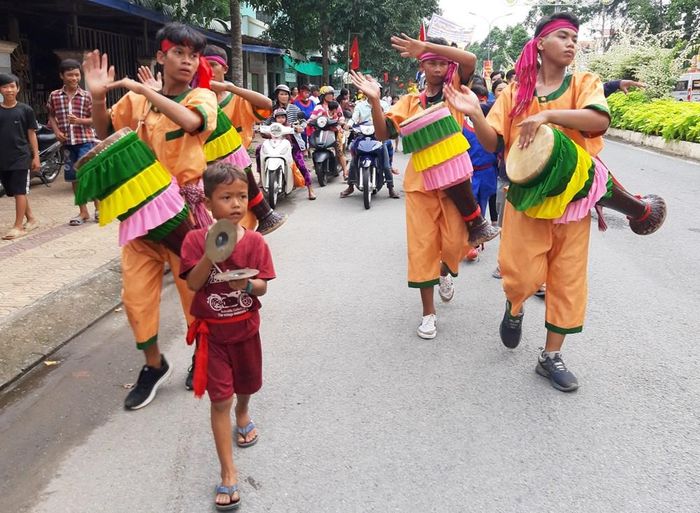 Đội múa trống Chhay dăm chùa Tro Peang Trao đón mừng Tết Chôl Chnăm Thmây