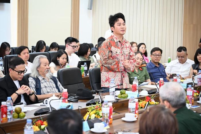 Ca sĩ Tùng Dương tham dự buổi họp báo