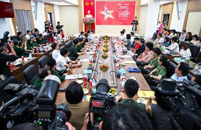 Chương trình họp báo “Tổ quốc trong tim” thu hút đông đảo báo đài