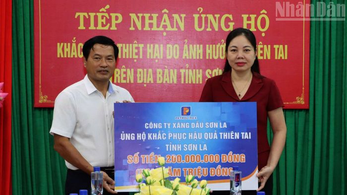  Sau khi phát động lời kêu gọi, nhiều tổ chức, cá nhân, doanh nghiệp trong và ngoài tỉnh đã hỗ trợ tiền, nhu yếu phẩm cho người dân vùng lũ thông qua Ủy ban Mặt trận Tổ quốc Việt Nam tỉnh Sơn La. 