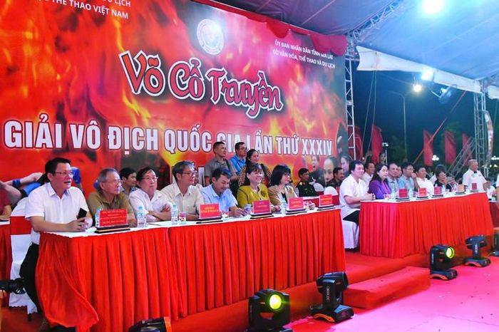  Các đại biểu tham dự Lễ khai mạc. 