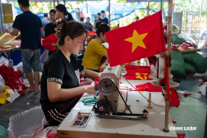 Nghề may cờ Tổ quốc vẫn được các thế hệ người làng Từ Vân giữ gìn và phát triển. Người dân trong làng luôn tự hào khi được đóng góp những lá cờ vào các sự kiện lịch sử, ngày lễ lớn của đất nước.