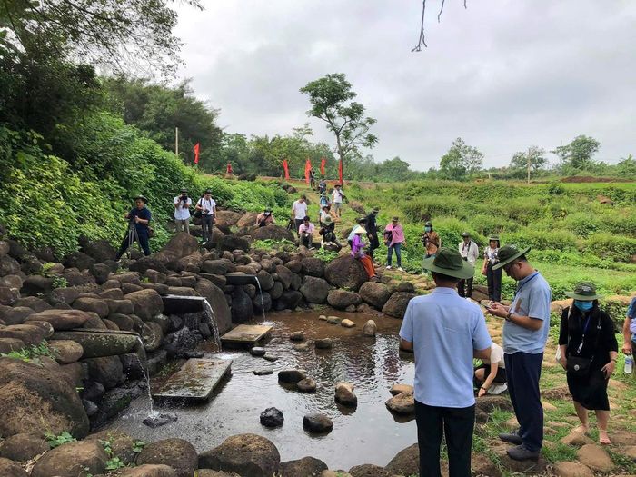 Ông Lê Đức Thọ cho hay, hệ thống giếng cổ Gio An có tuổi đời khoảng 1.800 năm, được công nhận là di tích lịch sử - văn hóa cấp quốc gia vào năm 2001. Tỉnh Quảng Trị đã đã phê duyệt quy hoạch bảo vệ hệ thống giếng cổ Gio An với diện tích khoảng 3,74 ha cho 14 giếng cổ, cùng khu vực đệm bảo vệ các mạch nước ngầm và cảnh quan xung quanh. Việc bảo vệ không chỉ giới hạn ở việc bảo tồn các giếng mà còn bao gồm bảo vệ cảnh quan thiên nhiên và hệ sinh thái xung quanh, tạo điều kiện thuận lợi cho việc phát triển du lịch cộng đồng và du lịch sinh thái.