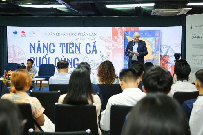 Đại sứ Phần Lan Keijo Ensio Norvanto chia sẻ về cuốn sách “Nàng tiên cá cuối cùng”