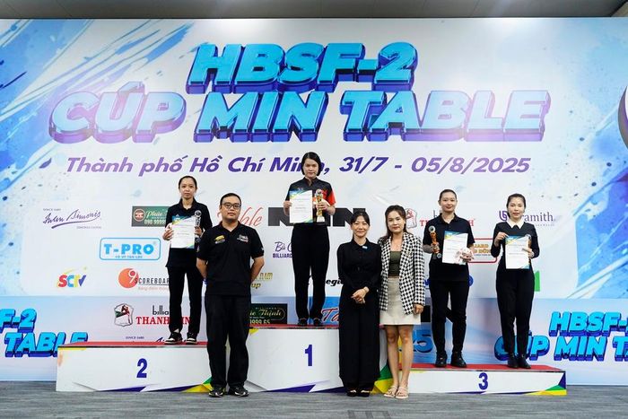 Bùi Xuân Vàng vô địch nội dung pool 9 bi nữ. Ảnh: LP