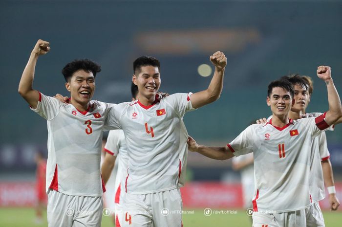 Trung vệ Nguyễn Hiểu Minh (số 4) đã thi đấu rất nổi bật tại giải U23 Đông Nam Á 2025. Ảnh: VFF